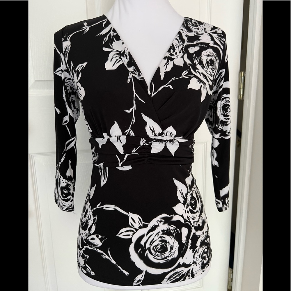 White House Black Market Long Sleeve Floral top - Size XS